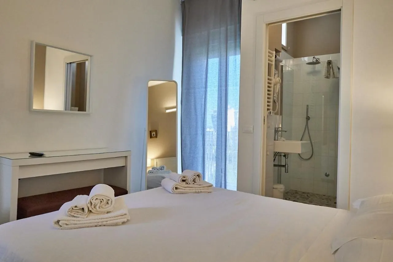 Hotel Spring Римини